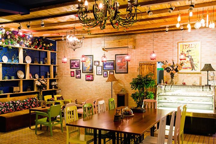 Trang trí quán cafe đẹp theo phong cách Pháp cổ điển và sang trọng