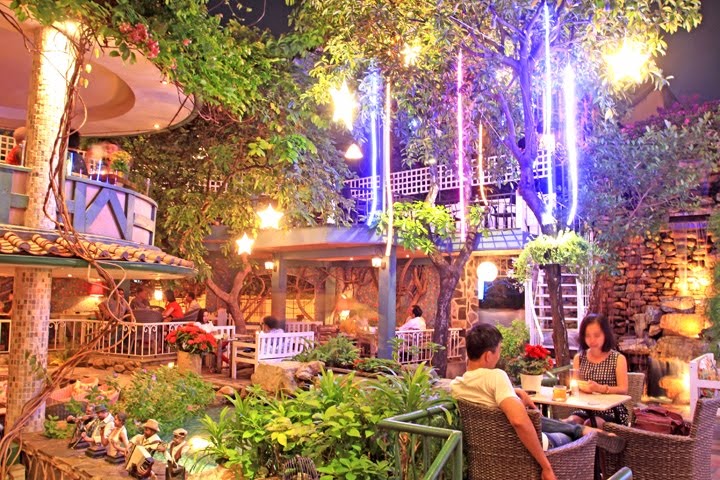 Trang trí quán cafe đẹp theo phong cách thiên nhiên, thoải mái và mang lại cảm giác tươi mới, dễ chịu