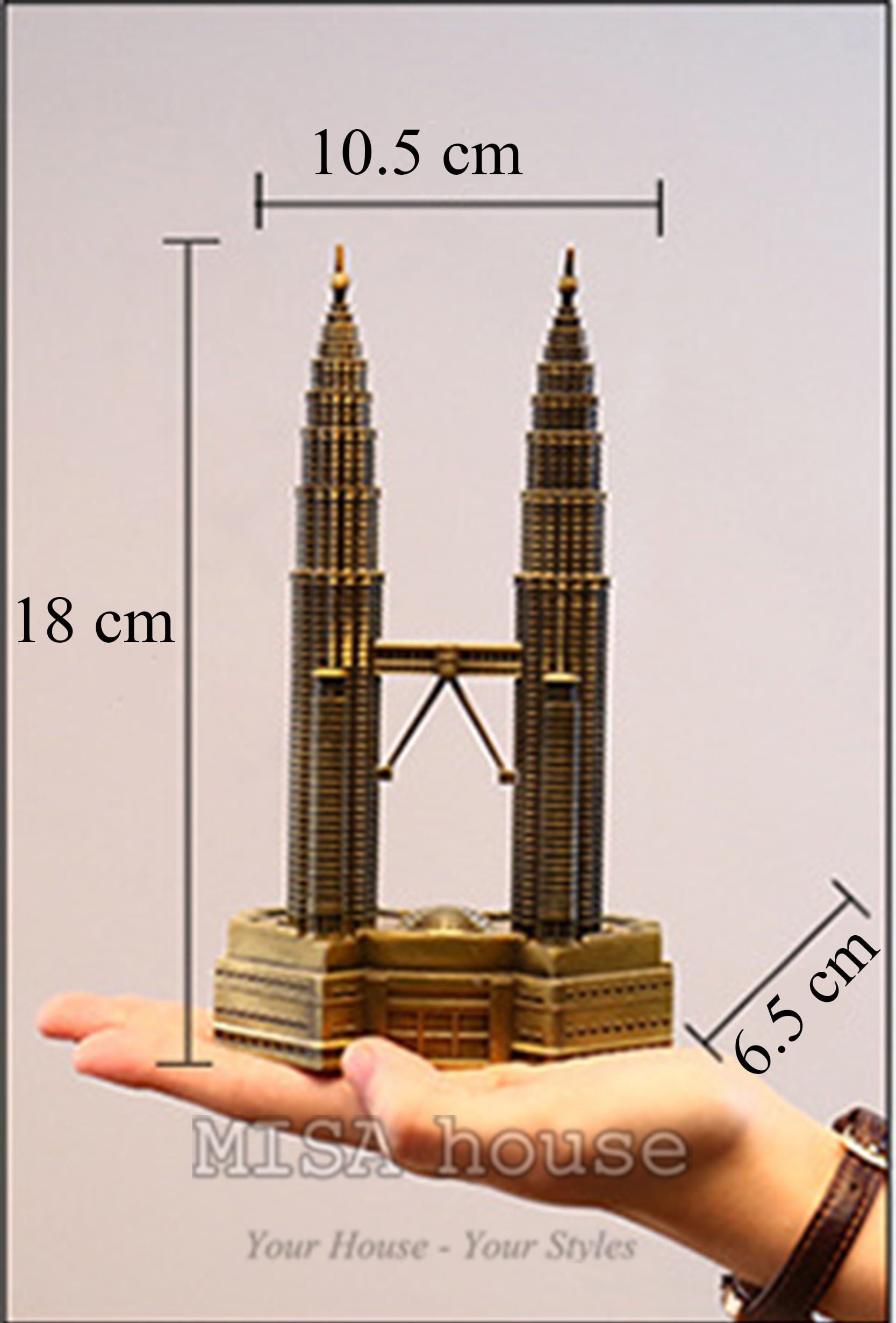 Mô hình tháp đôi - đồ trang trí vintage mô phỏng bằng sắt thép