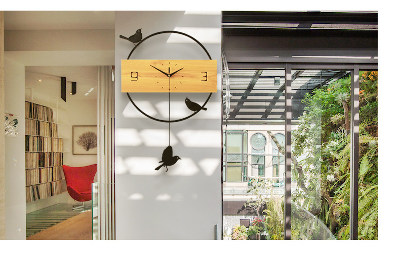 Đồng hồ treo tường trang trí hiện đại đơn giản gỗ chim sẻ quả lắc