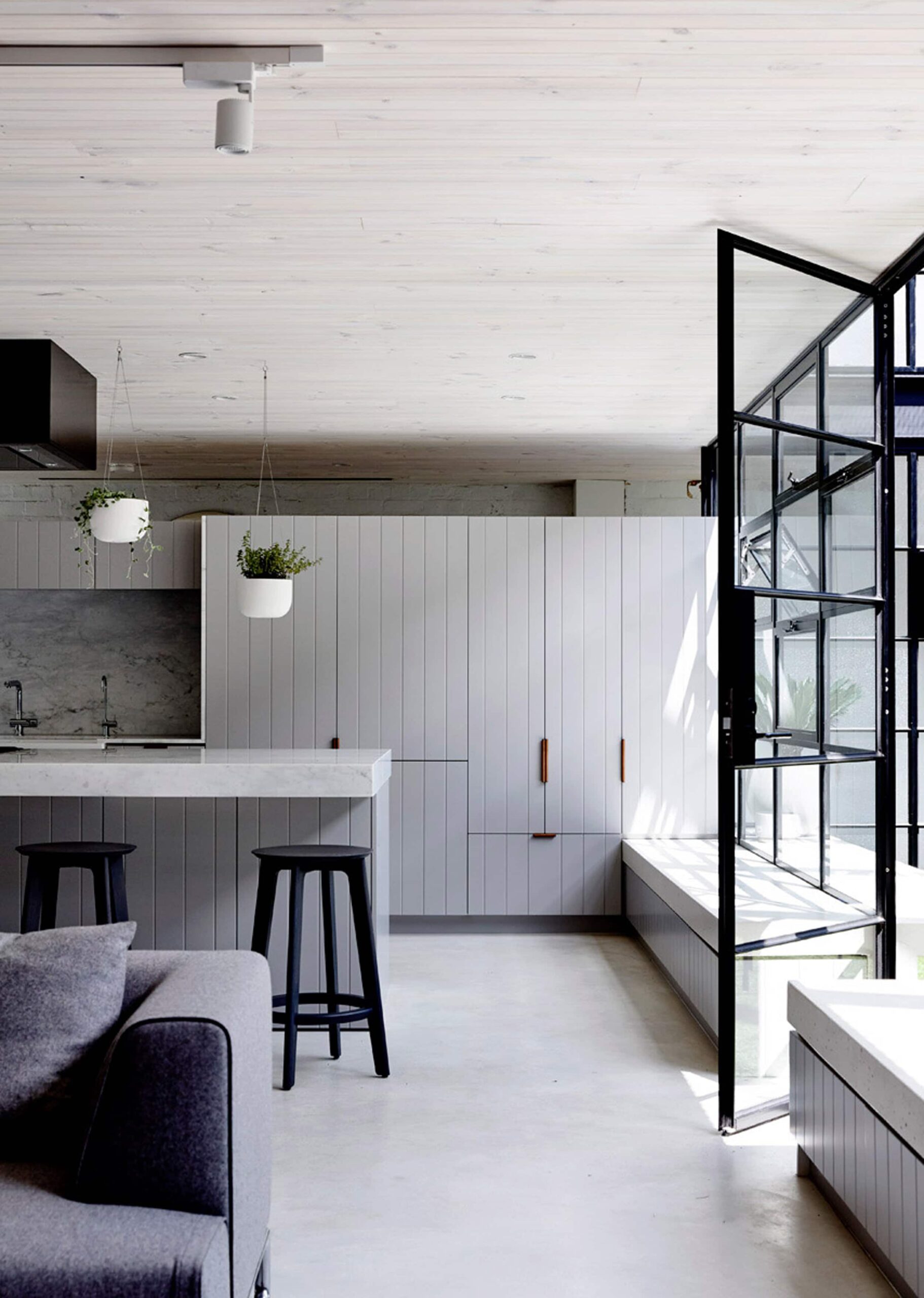 Hình ảnh 7 mẫu căn phòng nhà bếp đẹp thiết kế hiện đại trước và sau khi được cải tạo trang trí từ căn bếp cũ kĩ