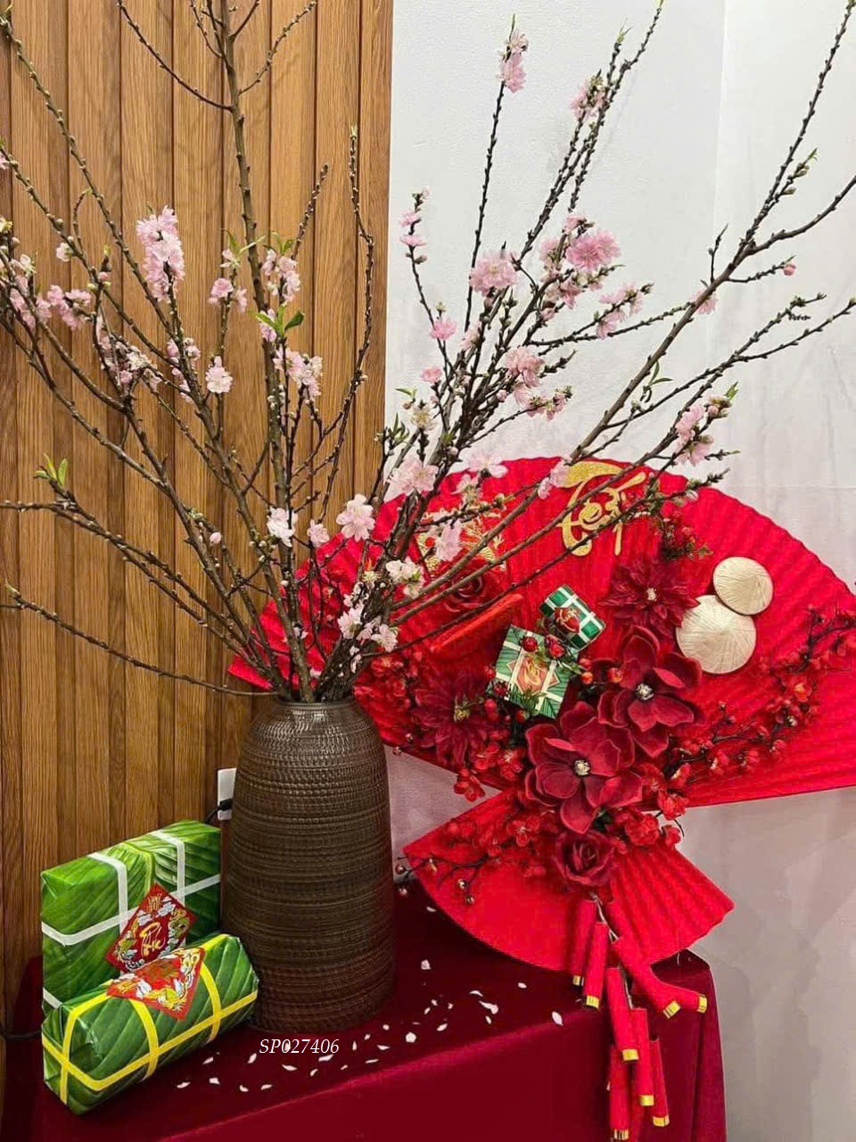 Bình hoa chuông 37cm nâu cổ điển cắm đào tuyết mai